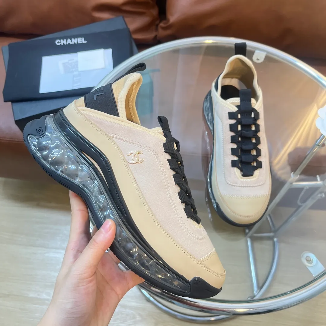 👟👟Ex-factory price 600👟👟 [Long-term supply of high-end versions] ⚠️Note: This model has many colors and the market has a complete range of colors. Welcome to consult ~ chanel Chanel Xiaoxiang casual sports shoes for couples and dad shoes for couples. The original version of the counter is 1:1, each color is accurately matched, and the internal standard is coded. ❣️Fabric material: original imported cow down + imported fabric, ❣️Inner material: imported breathable velvet, ❣️Outsole material: Original 1:1 mold opening, 3 layers of TPU ❣️Number of sizes: Women's 35-42 Men's 39-46 (Men's ➕10) Couple's version (with full set of high-end packaging)